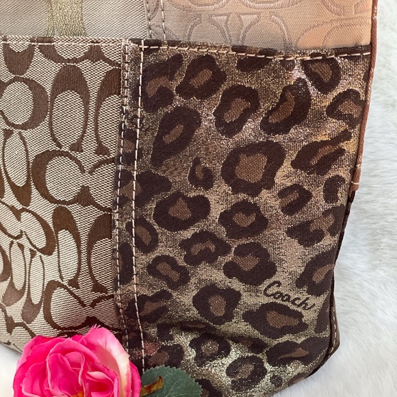 COACH LEGACY SIGNATURE PATCHWORK TOTE Amazing Condition Brown, Tan , & Cream. - Picture 2 of 12